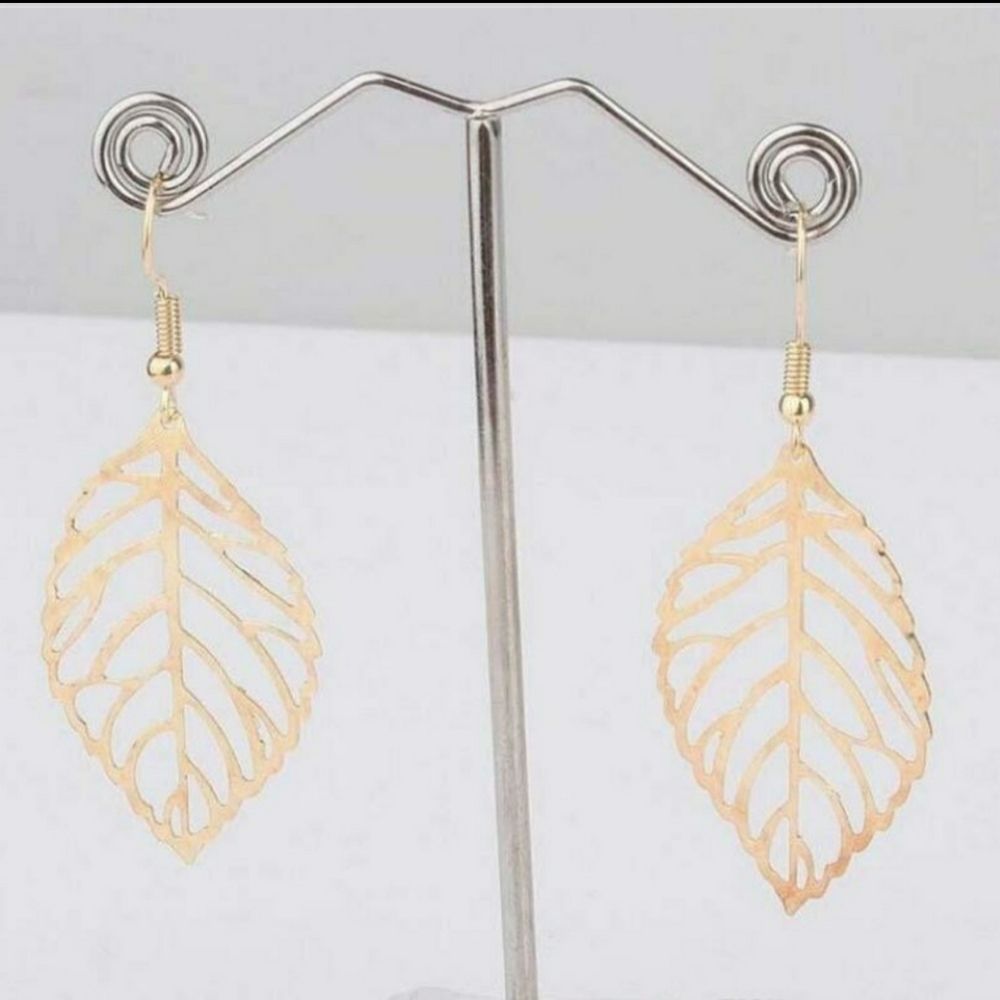 Bohemian Golden Leaves Dangle Earrings - Picture 3 of 4